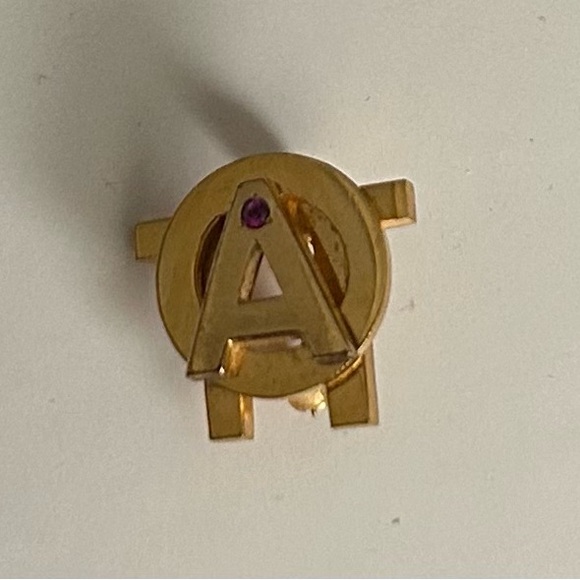Alpha Omicron Pi Gold Tone Brooch with Red Ruby Vintage 1980’s - Picture 7 of 10